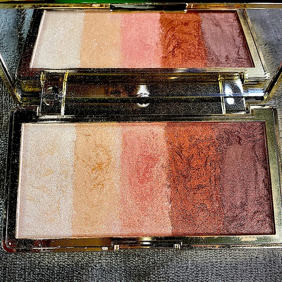 touch in SOL | Face Palette | Glowdient - Picture 3 of 6